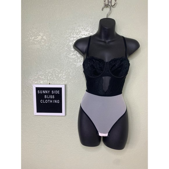 Women’s Unlined Underwire Black & White Lace Bodysuit Size Extra Small - Picture 1 of 10